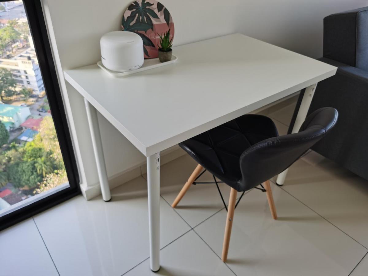 Beacon Exec Suites# Msg Chair#Disney Hotstar Джорджтаун Екстер'єр фото